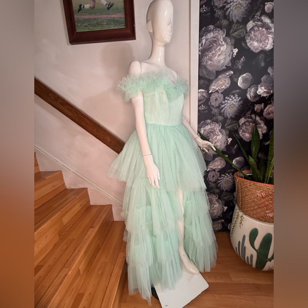 MAC DUGGAL  Off-the-Shoulder
High-Low Tulle Gown Elegant /  size 2 - Picture 6 of 8